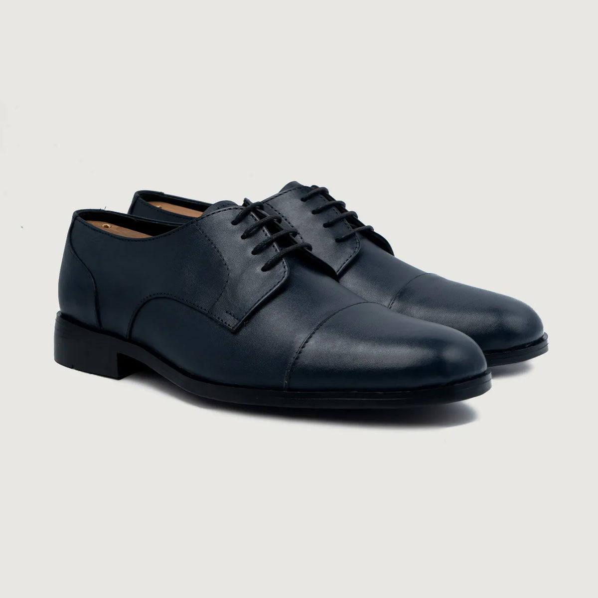 Attorney Derby Midnight Azul Zapatos de cuero para Hombre For Men in Midnight Blue Full-Grain Leather - Vista de perfil | Comprar online