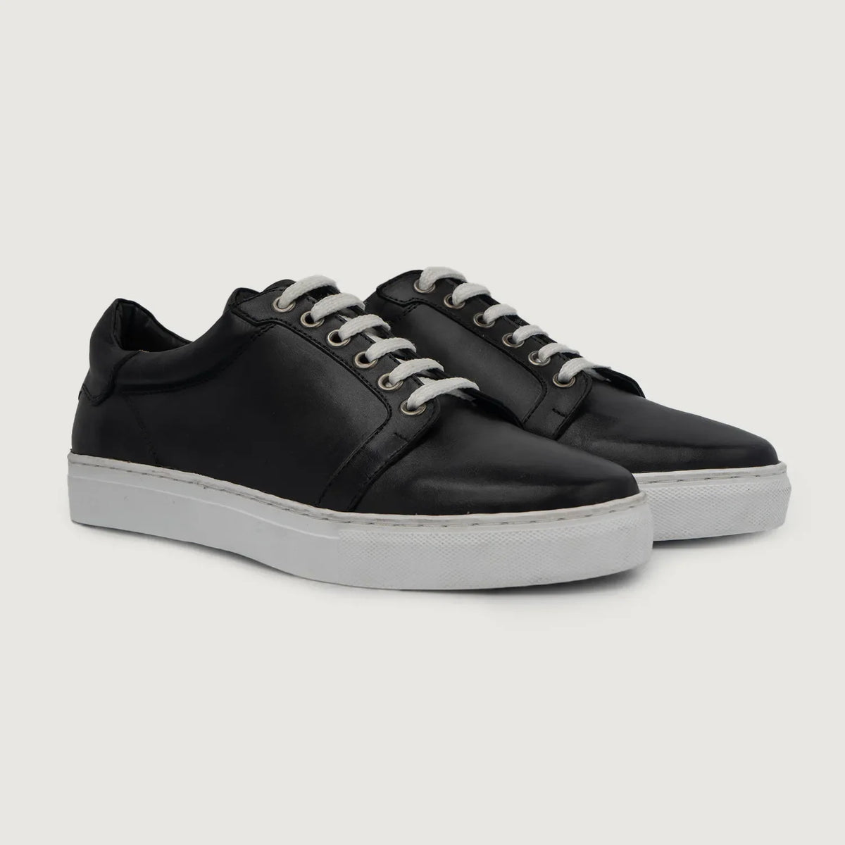 Carter Runn Negro Zapatillas de cuero para Hombre For Men en cuero vacuno negro auténtico - Vista de perfil | Comprar online