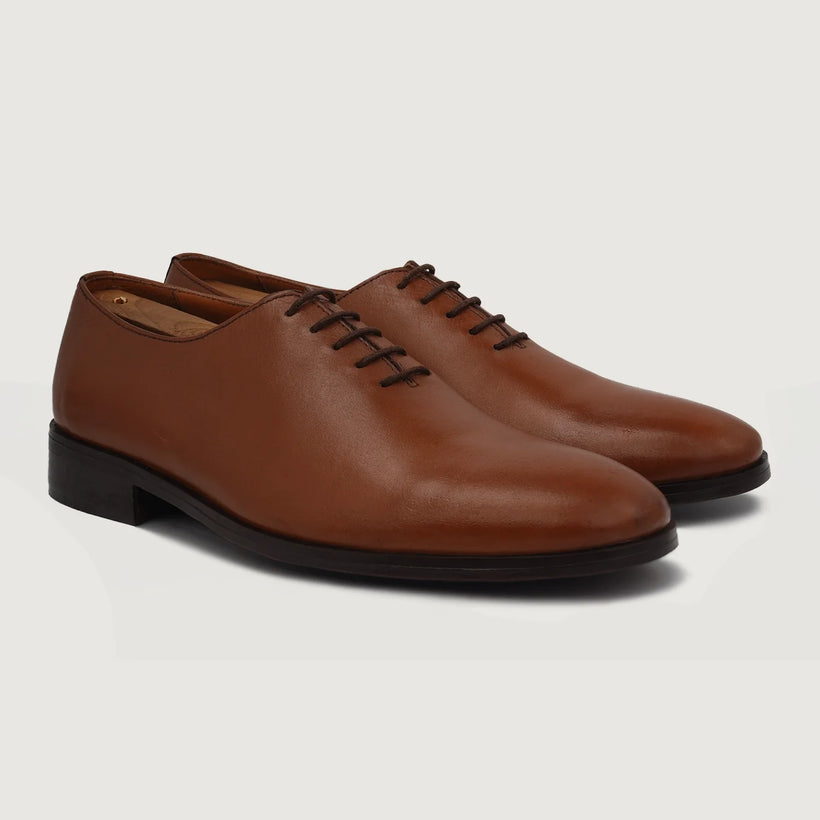 Director Wholecut Tostado Leather Shoes para Hombre