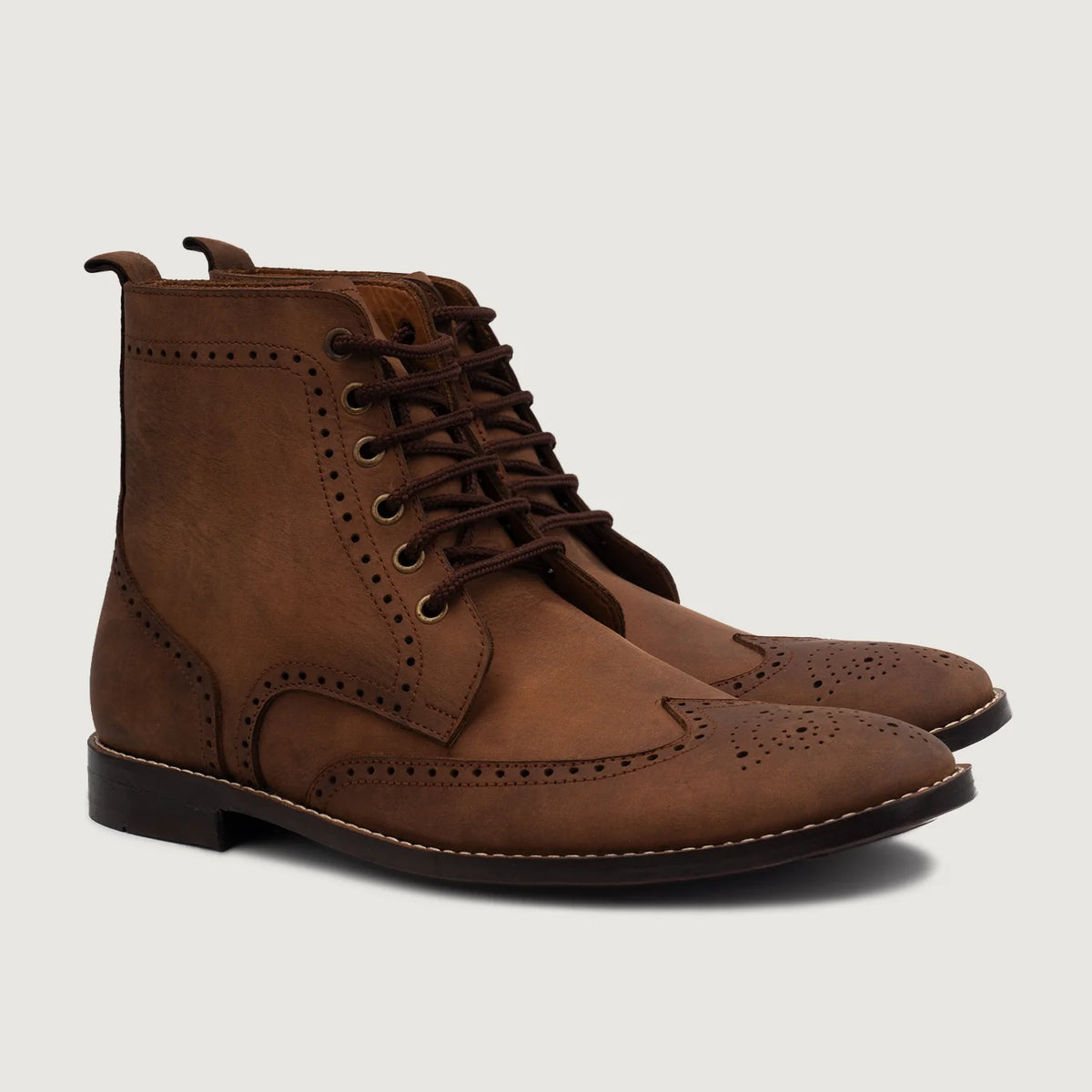 Duster Brogues Derby Oil Pull-up Marrón Botas de cuero para Hombre in Brown Full-Grain Leather - Vista frontal y silueta entallada | Comprar online