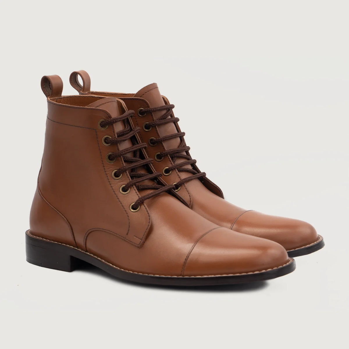 Knight Derby Tostado Botas de cuero para Hombre For Men in Tan Full-Grain Leather - Vista de perfil | Comprar online