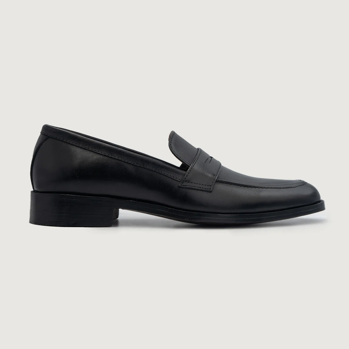 Black Full-Grain leather Loafers - Construcción cosida Goodyear y puntera delantera