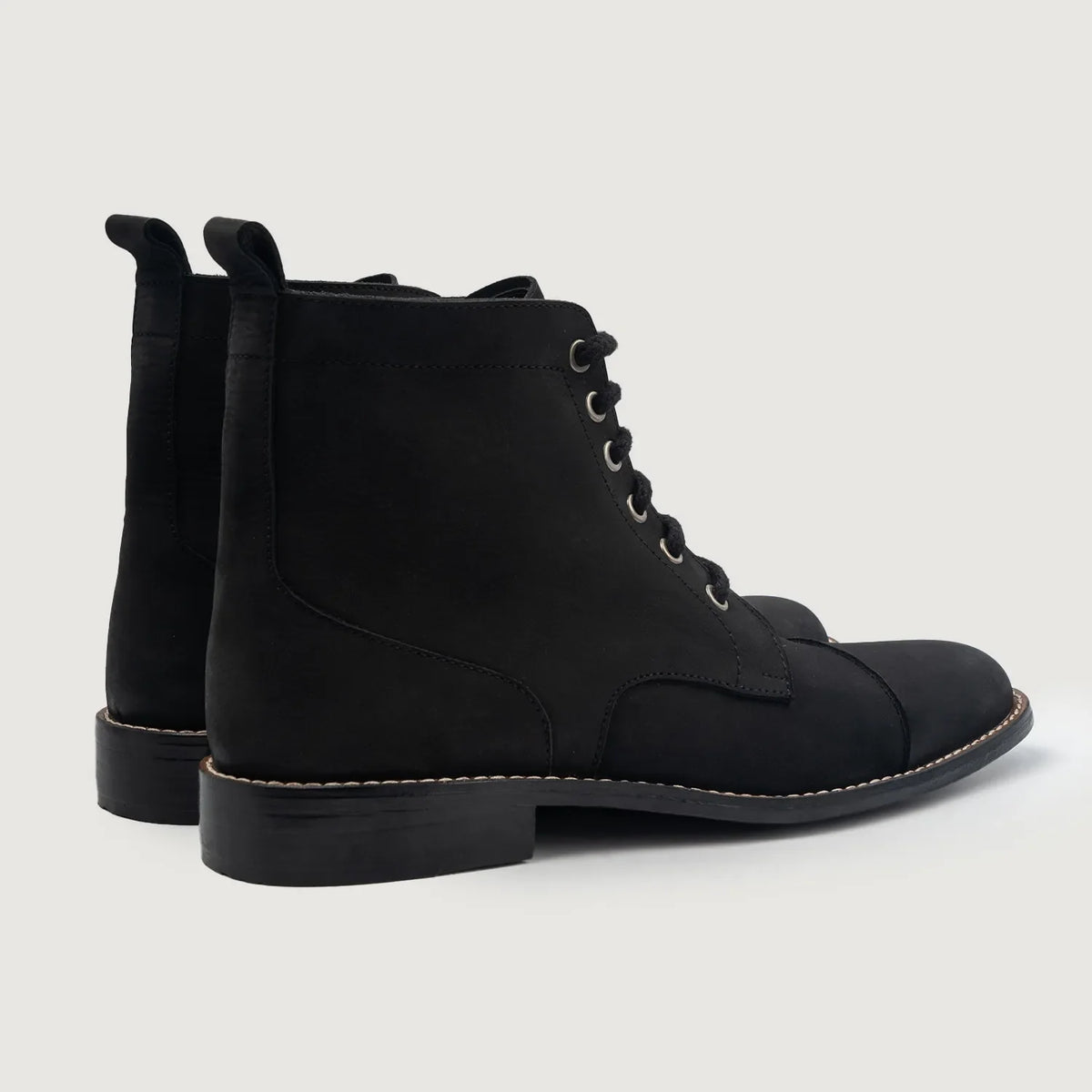 Knight Derby Negro Nubuck Botas de cuero para Hombre For Men - Contrafuerte de talón reforzado y doble costura de precisión