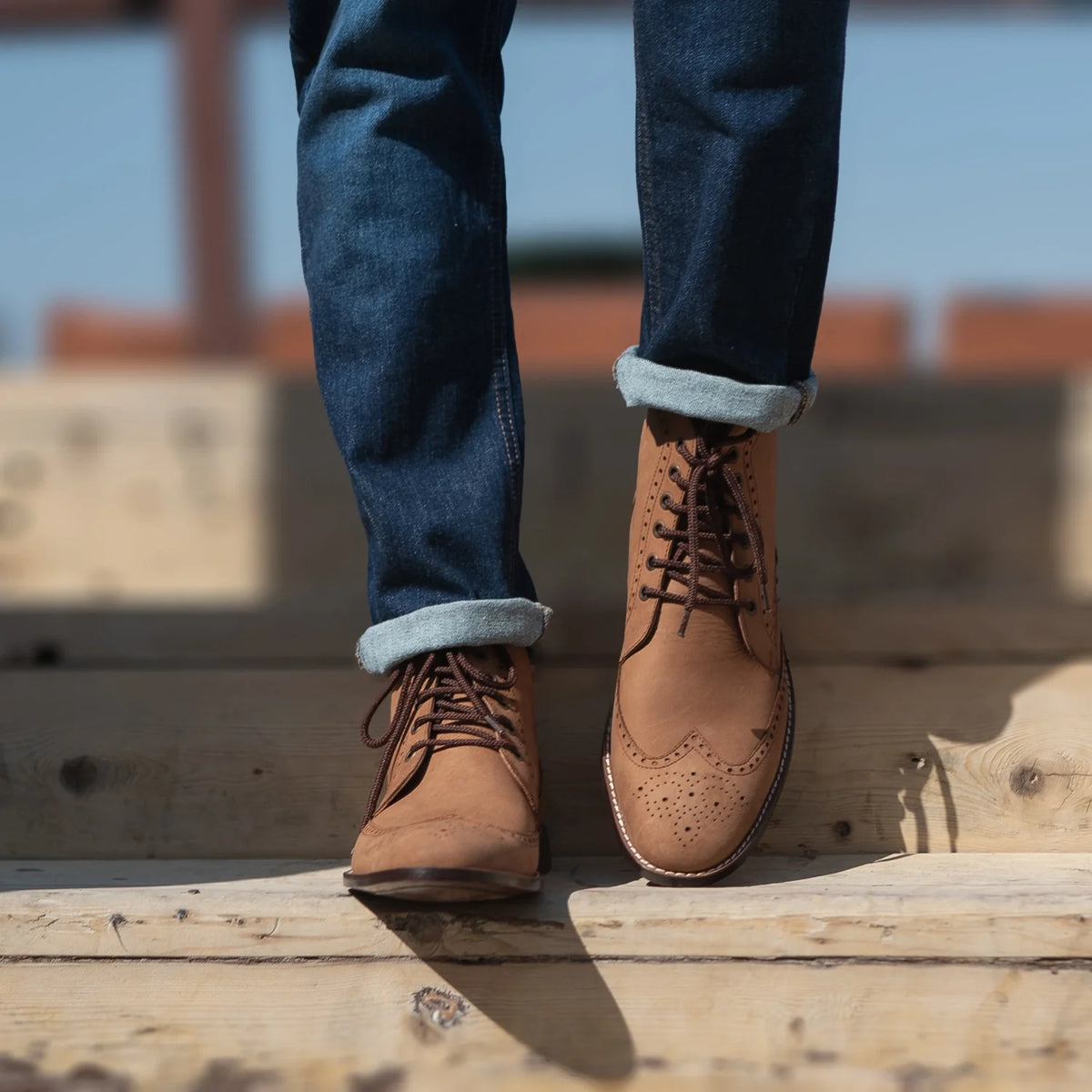 Tailored Rib Cuffs & Hem Craftsmanship Construction Detail on Duster Brogues Derby Marrón Nubuck Botas de cuero para Hombre For Men