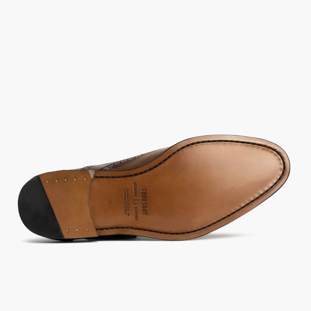 Vista de detalle of Classic Collar & Heavy-Duty Zipper Hardware on Aviator Canela Zapatos de cuero para Hombre