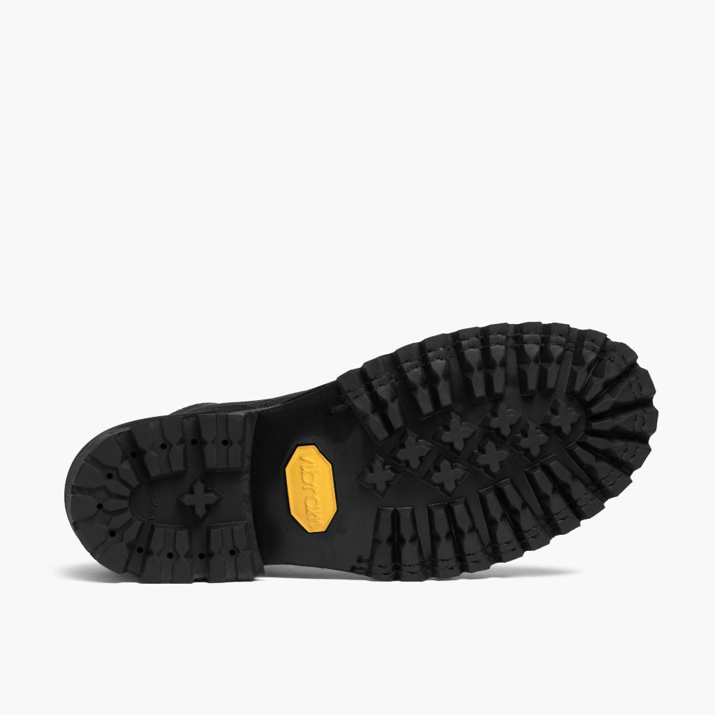 High-Traction Rubber Outsole & Lug Tread Pattern on Challenger Negro Mate Botas de cuero para Hombre