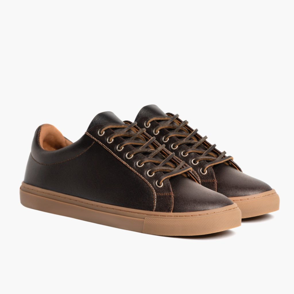 Premier Low Top Cacao Zapatillas de cuero para Hombre For Men in Classic Full-Grain Leather - Vista de perfil | Comprar online