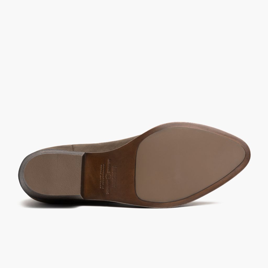 High-Traction Rubber Outsole & Lug Tread Pattern on Dreamer Bootie Tabaco Botas de cuero para Mujer