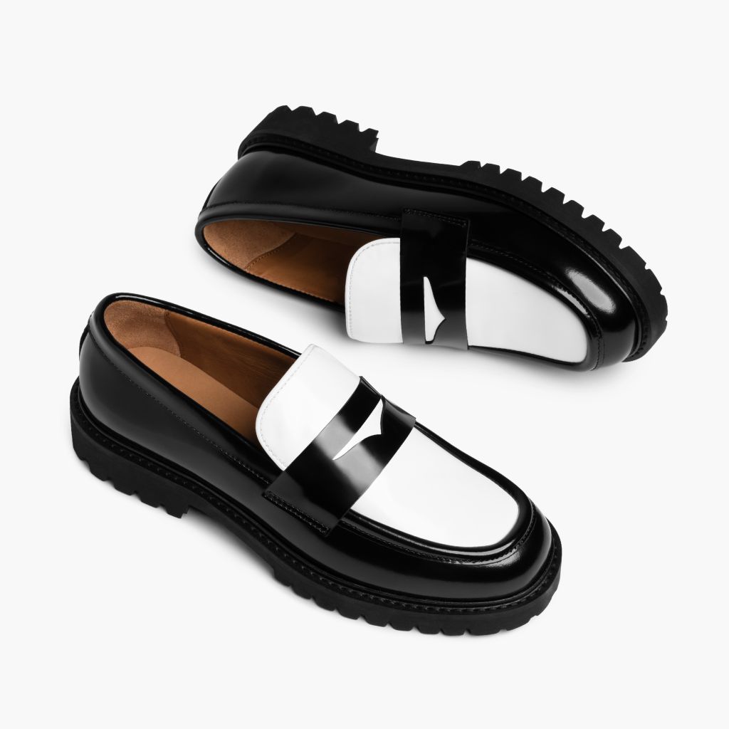 High-Traction Rubber Outsole & Lug Tread Pattern on Penny Negro & Blanco Mocasines de cuero para Mujer