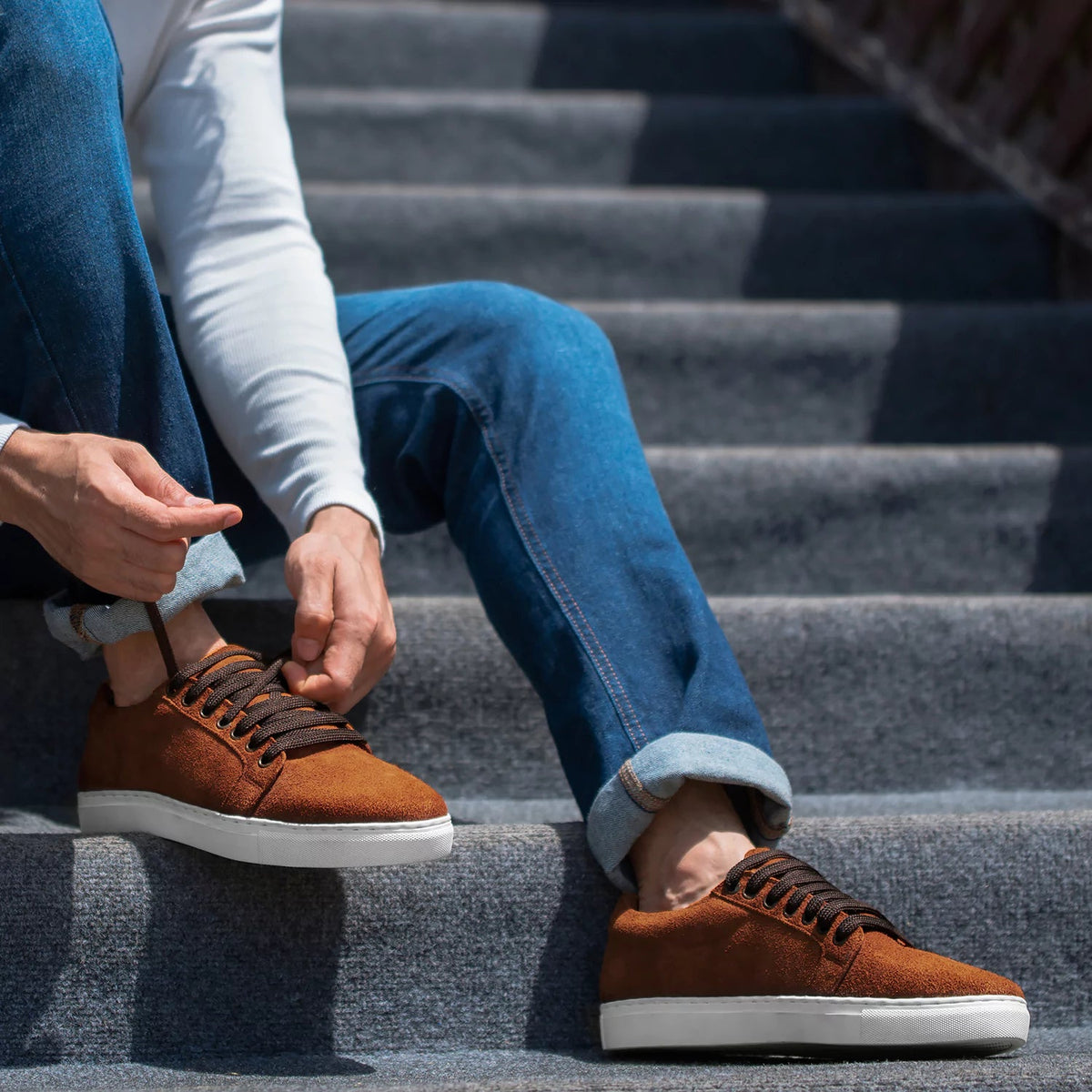 High-Traction Rubber Outsole & Lug Tread Pattern on Murphy Low Top Marrón Suede Zapatillas para Hombre