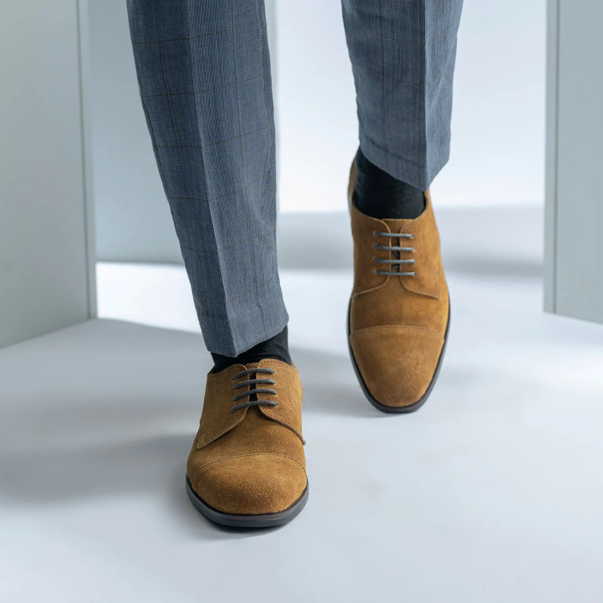 Cushioned Leather Insole & Ergonomic Arch Support Construction Detail