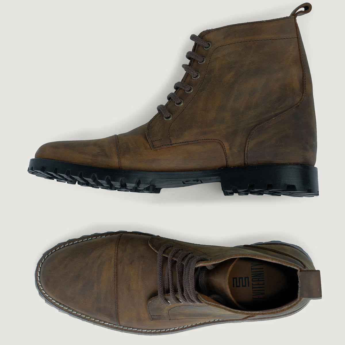 High-Traction Rubber Outsole & Lug Tread Pattern on Knight Derby Cobre Quemado Pullup Botas de cuero - TerraGrip para Hombre