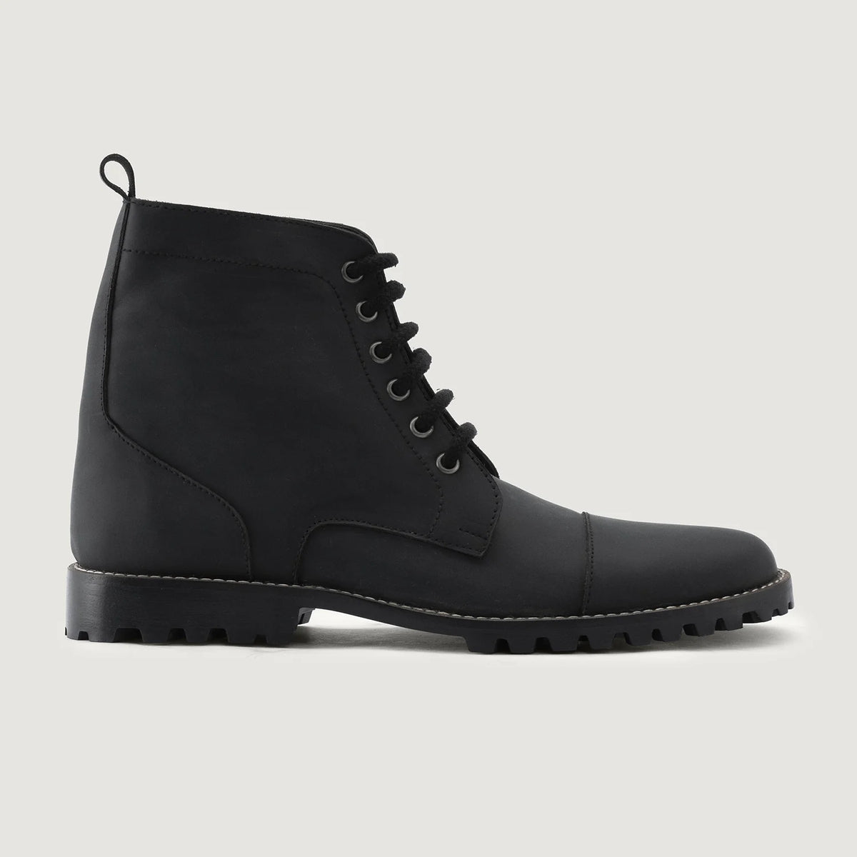 Matte Black Full-Grain leather Boots - Construcción cosida Goodyear y puntera delantera