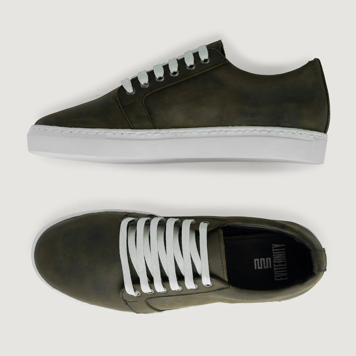 High-Traction Rubber Outsole & Lug Tread Pattern on Murphy Low Top Olive Pullup Zapatillas de cuero para Hombre For Men