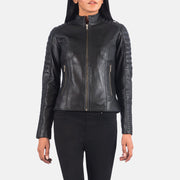 
Black Sheepskin Leather Biker Jacket - Vista posterior con hombros definidos y bajo impecable