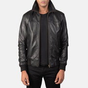 
Air Rolf Negro Chaqueta Bomber de Cuero para Hombre in Black Sheepskin Leather - Vista frontal y silueta entallada | Comprar online