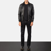 
Air Rolf Negro Chaqueta Bomber de Cuero para Hombre - Vista lateral mostrando el corte ergonómico de mangas