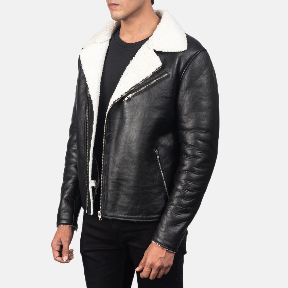 
Black Sheepskin Leather Biker Jacket - Vista posterior con hombros definidos y bajo impecable