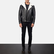 
Vista de detalle of Notch & Zipper Hardware on Alberto Blanco Shearling Negro Chaqueta de Cuero para Hombre
