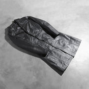 
Open Hem & Hem Craftsmanship Construction Detail on Alexis Negro Single Breasted Abrigo de Cuero para Mujer