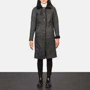
Alina Shearling Negro Abrigo de Cuero para Mujer in Distressed Black Sheepskin Leather - Vista frontal y silueta entallada | Comprar online