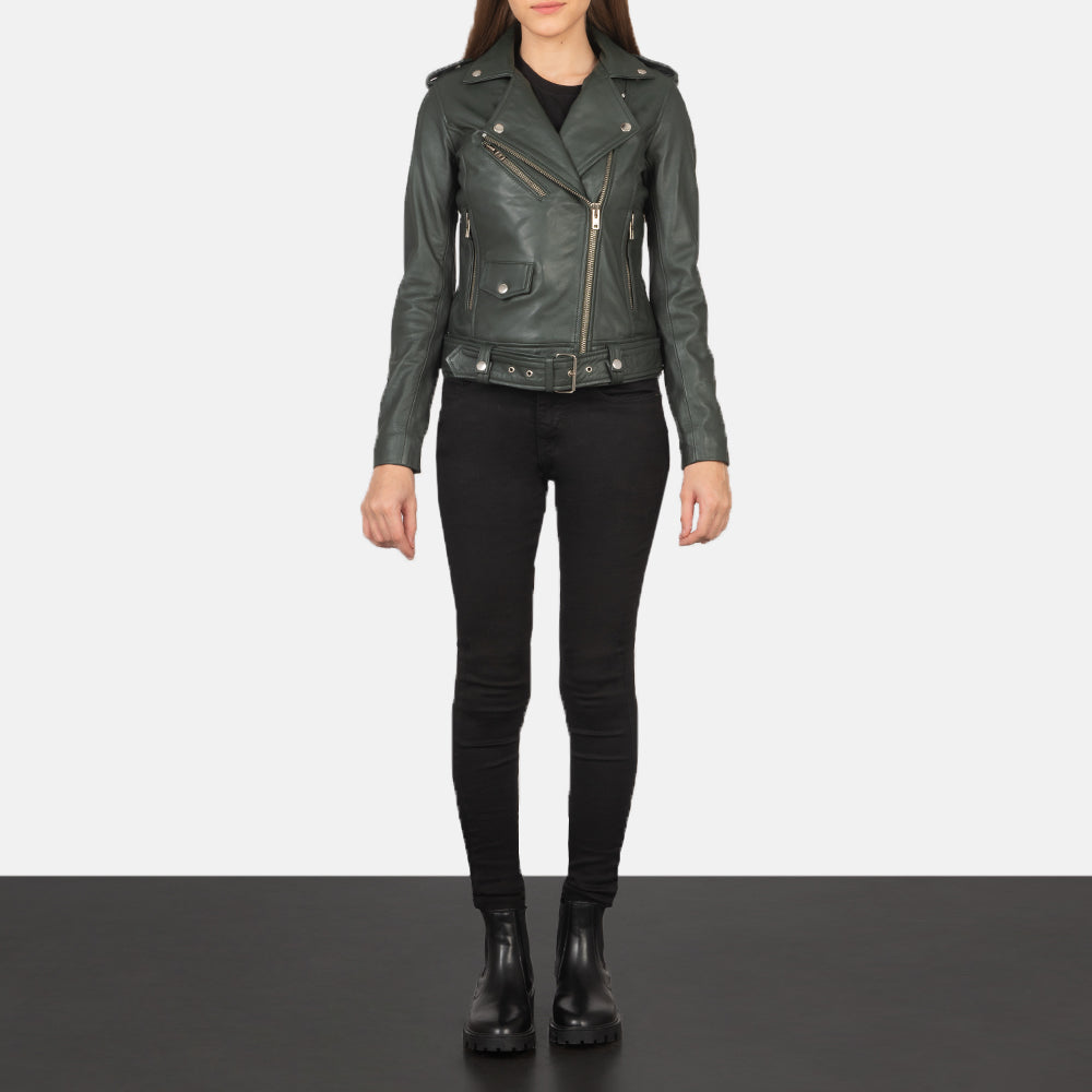 
Alison Verde Chaqueta Biker de Cuero para Mujer - Vista lateral mostrando el corte ergonómico de mangas