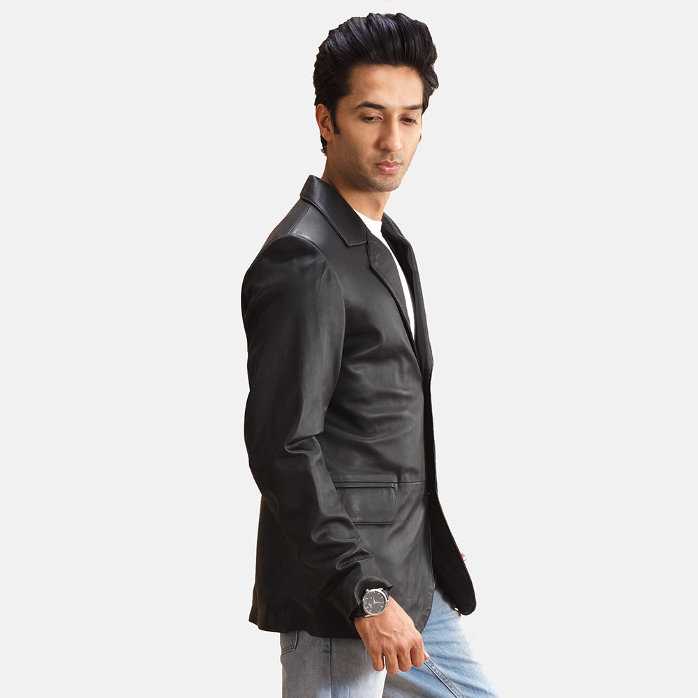 Black Sheepskin leather Blazer - Vista trasera con ajuste entallado en hombros y bajo impecable