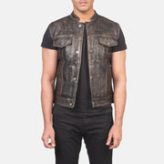 
Atlas Moto Marrón Envejecido Chaleco de Cuero para Hombre in Distressed Brown Sheepskin Leather - Vista frontal y silueta entallada | Comprar online