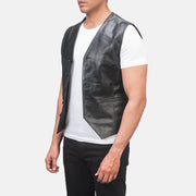 
Black Cowhide leather Vest - Vista posterior con hombros definidos y bajo impecable