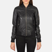Detalle de cerca of Rib Knit &amp; Zipper Hardware on Women's Ava Ma-1 Black Leather Bomber Jacket