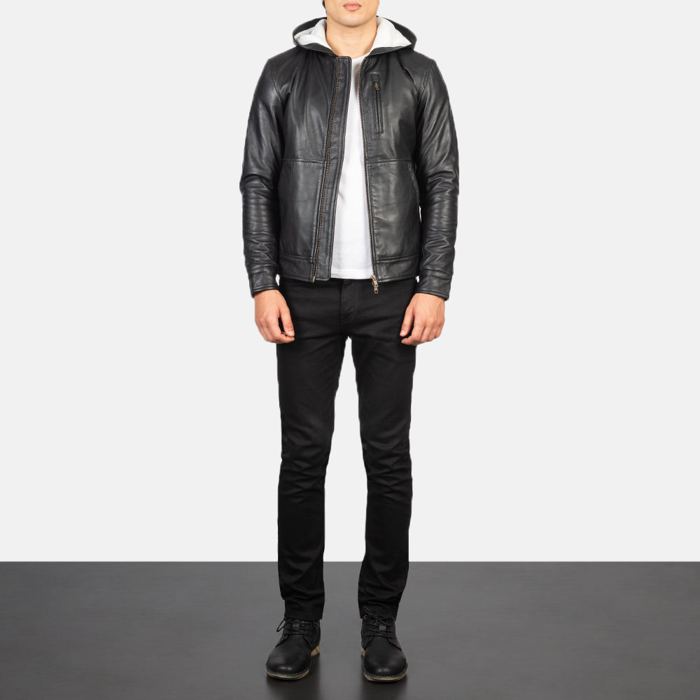 
Baston Black Hooded Leather Bomber Jacket - Vista lateral mostrando el corte ergonómico de mangas