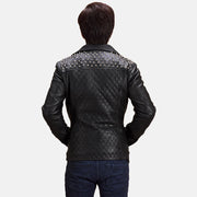 Detalle de cerca of Notch &amp; Zipper Hardware on Men's Negro Studded Chaqueta Biker de Cuero para Hombre