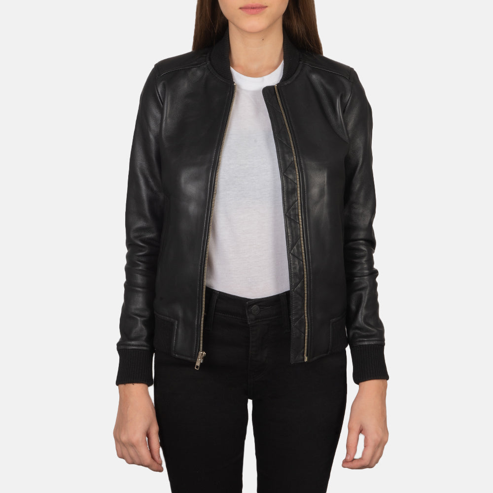 
Bliss Negro Chaqueta Bomber de Cuero para Mujer in Black Sheepskin Leather - Vista frontal y silueta entallada | Comprar online