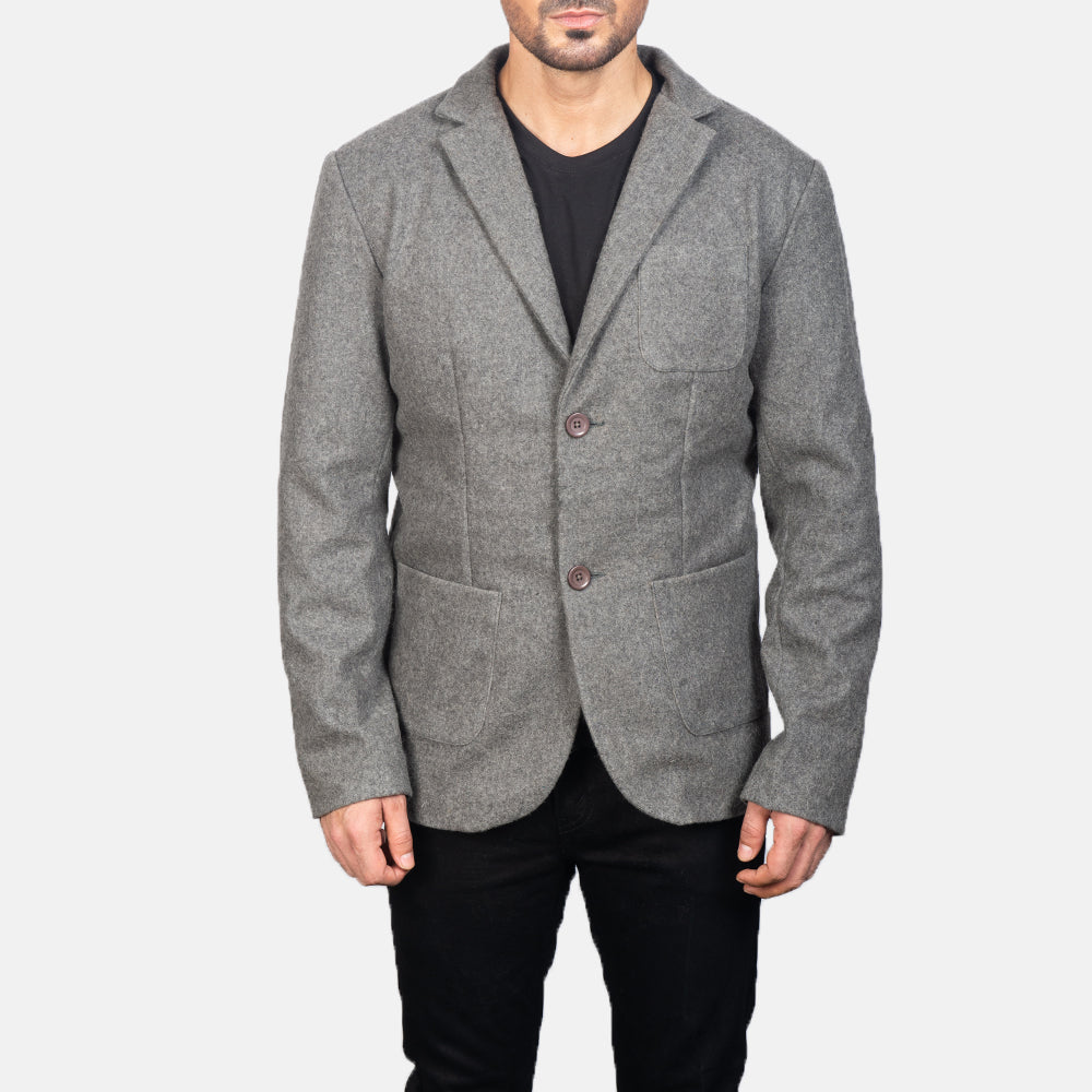 Detalle de cerca of Notch &amp; Button Hardware on Men's Grey Wool Blazer