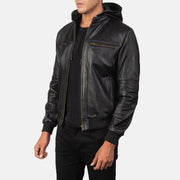 
Black Cowhide Leather Bomber Jacket - Vista posterior con hombros definidos y bajo impecable