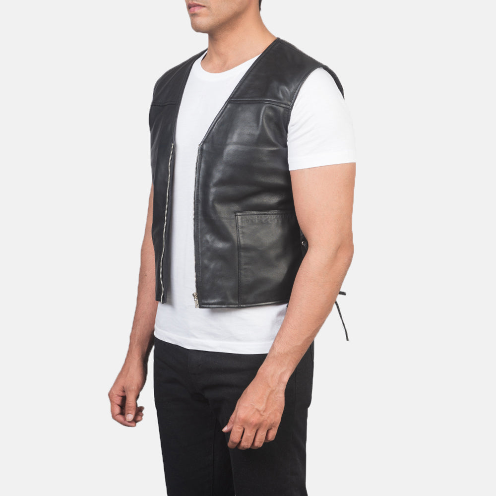 
Black Sheepskin leather Vest - Vista posterior con hombros definidos y bajo impecable