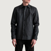 
Bronco Tumbled Negro Leather Shirt para Hombre - Vista lateral mostrando el corte ergonómico de mangas