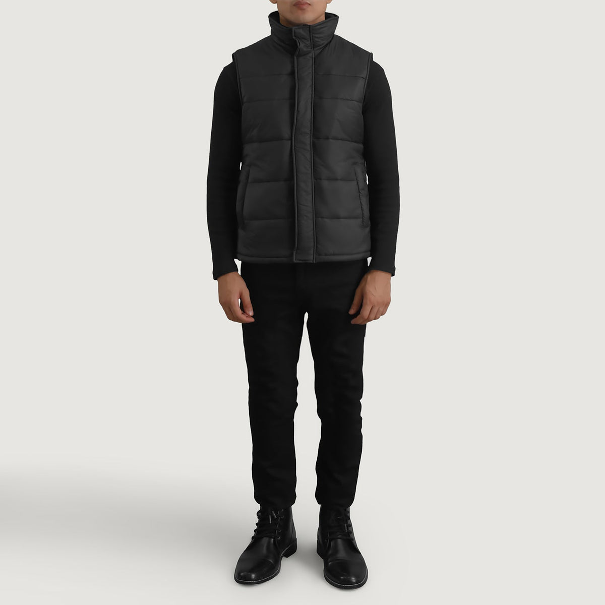 
Bryan Negro Chaleco acolchado para Hombre - Vista lateral mostrando el corte ergonómico de mangas