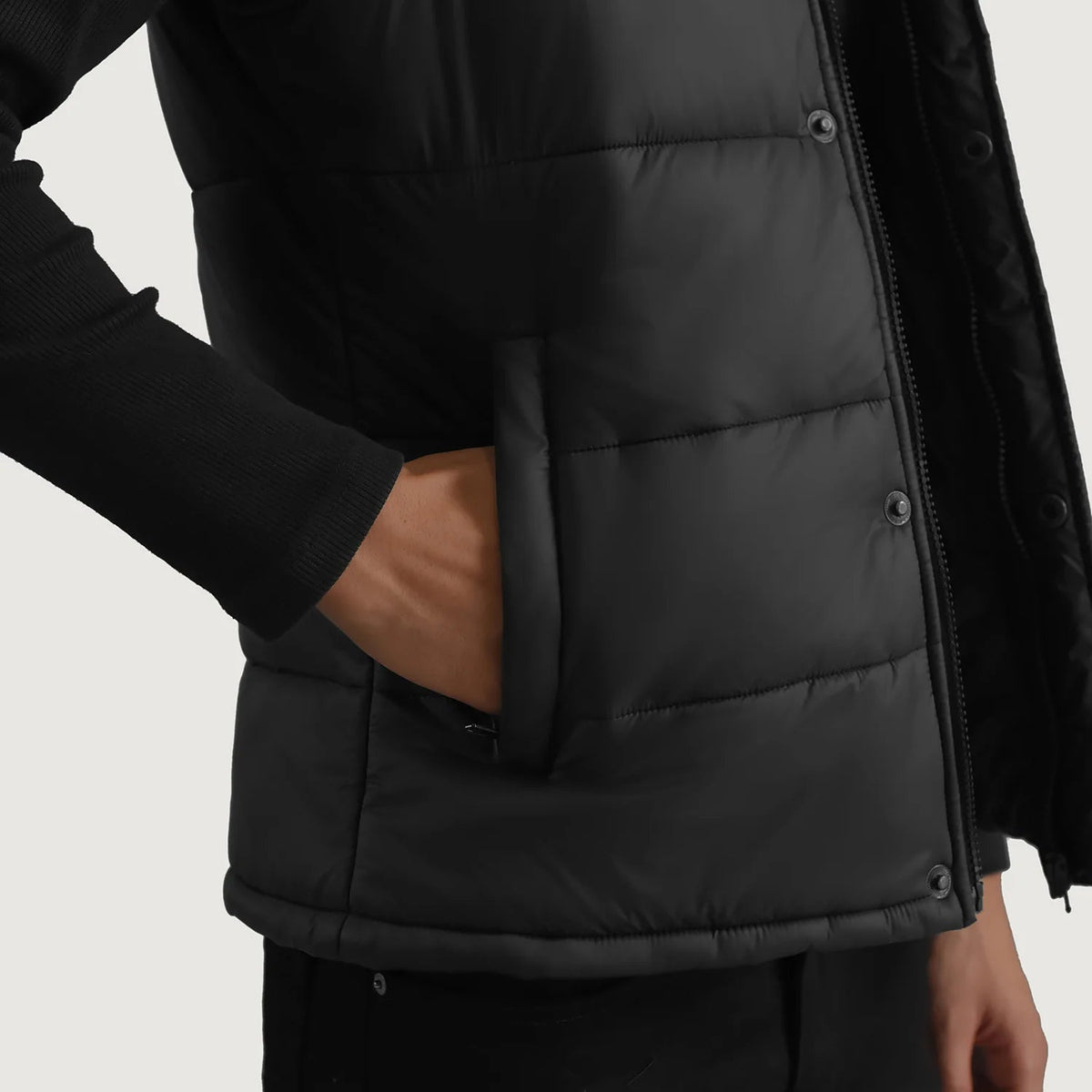 
Vista interior Showing Quilted Viscose Lining & Dos bolsillos interiores de utilidad