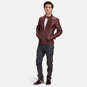 
Burgunn Dee Granate Chaqueta Biker de Cuero para Hombre - Vista lateral mostrando el corte ergonómico de mangas