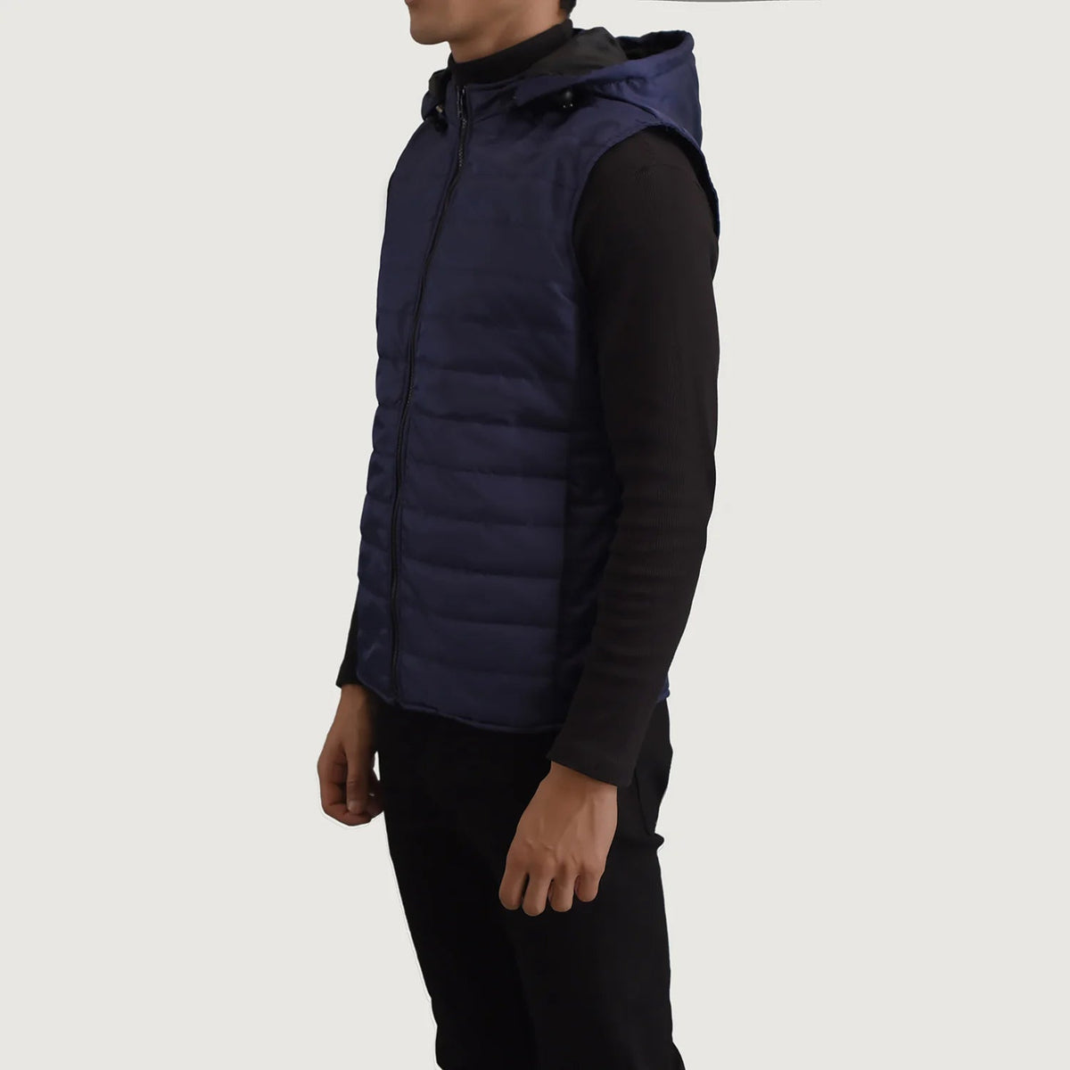 
Blue Full-Grain leather Vest - Vista posterior con hombros definidos y bajo impecable