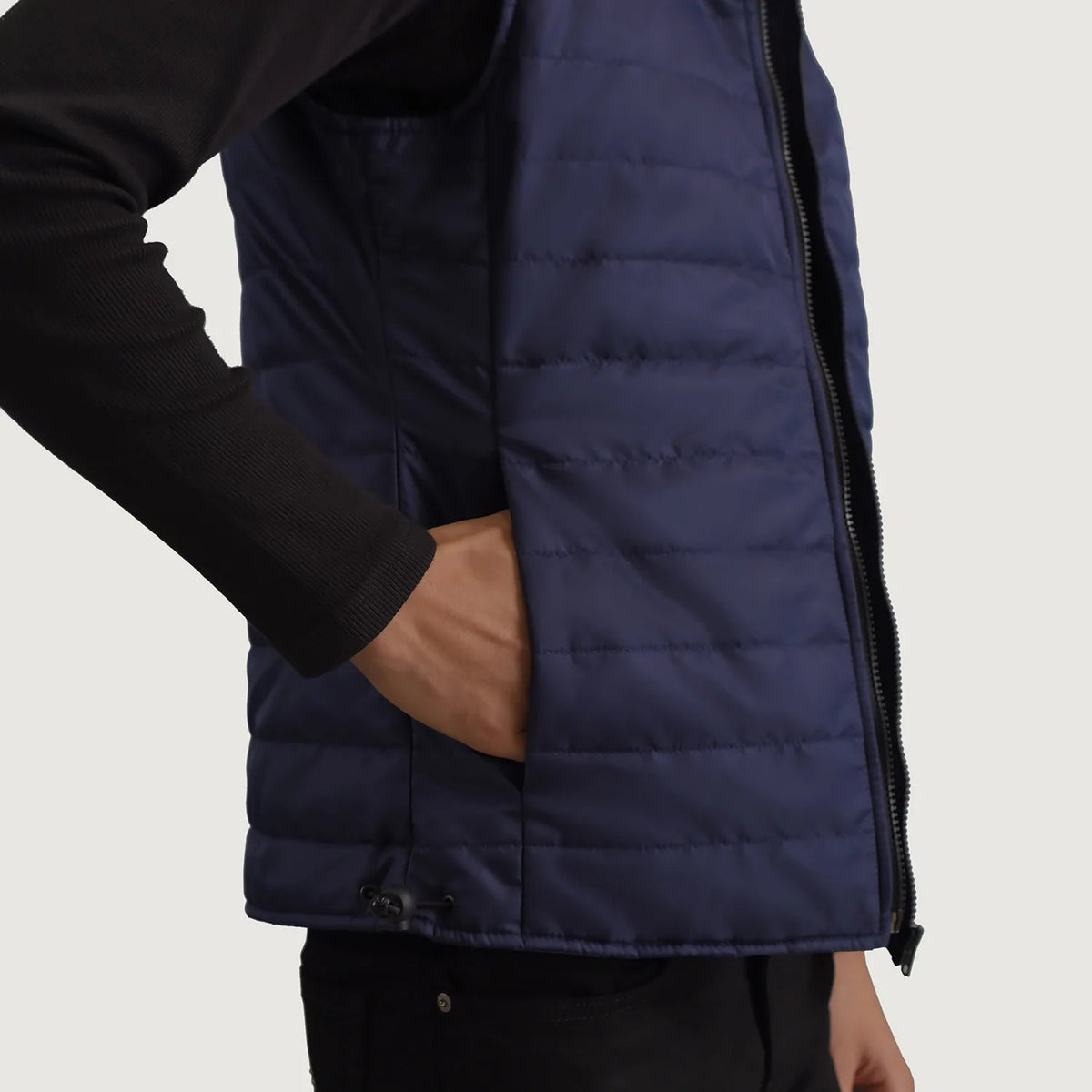 
Vista interior Showing Quilted Viscose Lining & Dos bolsillos interiores de utilidad