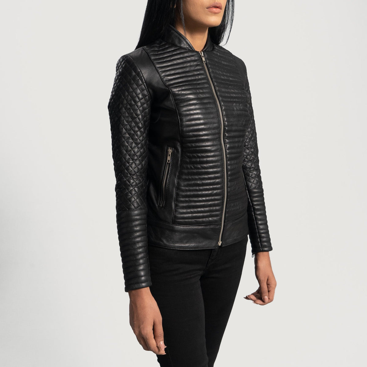 Black Sheepskin Leather Biker Jacket - Vista trasera con ajuste entallado en hombros y bajo impecable