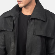Detalle de cerca of Classic Collar &amp; Heavy-Duty Zipper Hardware on Men's Classic Efecto Envejecido Negro Leather Duster para Hombre