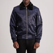 
Clyde B-15 Azul Chaqueta Bomber de Cuero para Hombre in Blue Satin - Vista frontal y silueta entallada | Comprar online