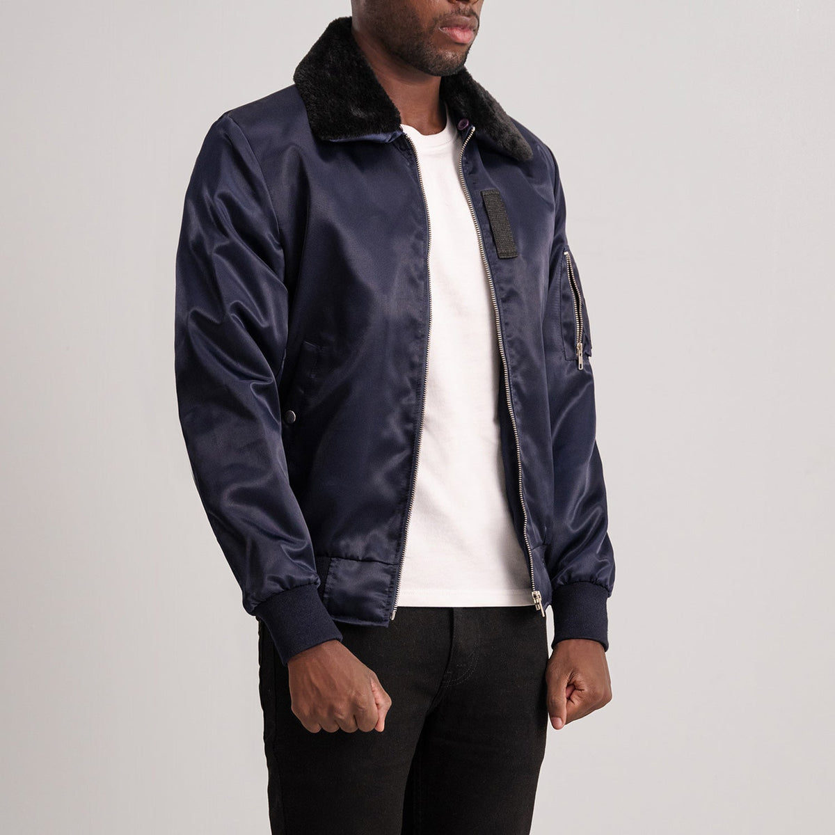 
Blue Satin Bomber Jacket - Vista posterior con hombros definidos y bajo impecable