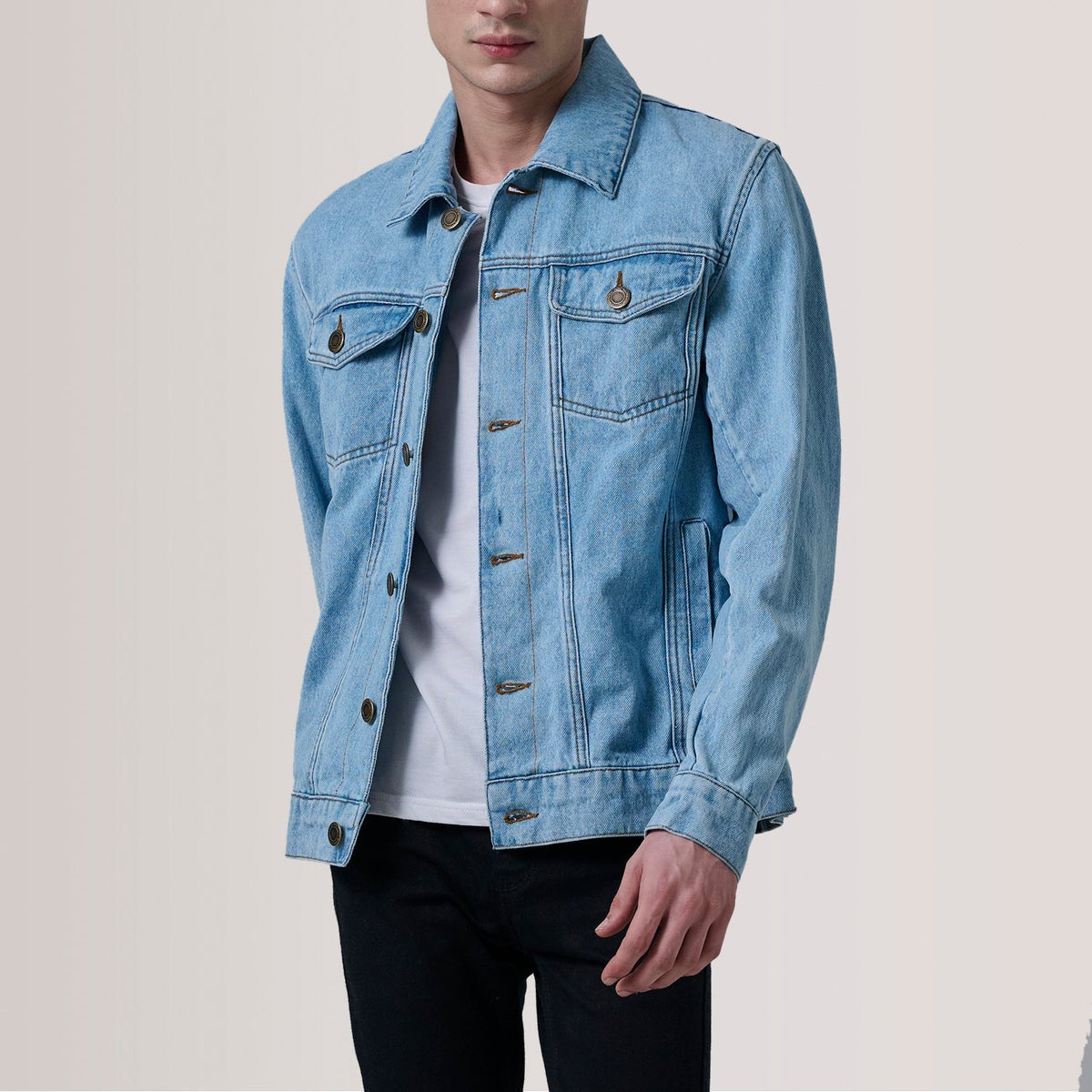 Conard Light Azul Denim Trucker Chaqueta de Cuero para Hombre For Men in Light Blue Full-Grain Leather - Vista frontal y silueta a medida | Comprar online