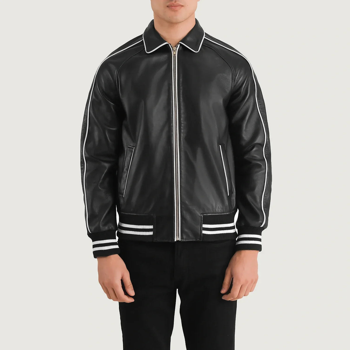 Detalle de cerca of Shirt collar &amp; Zipper Hardware on Cooper Black Leather Varsity Jacket