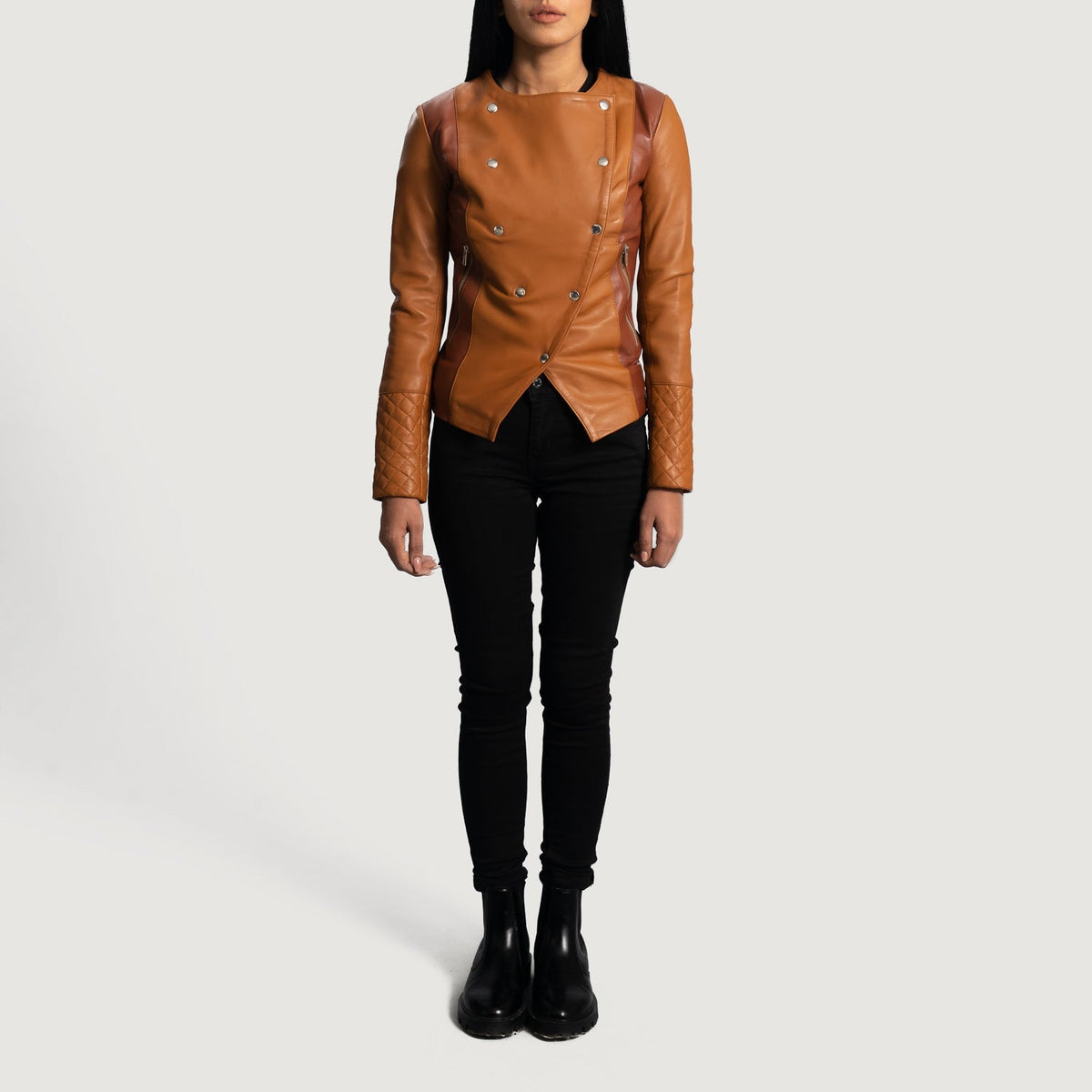 
Vista de detalle of Classic Collar & Button Hardware on County Tostado Overlap Chaqueta de Cuero para Mujer