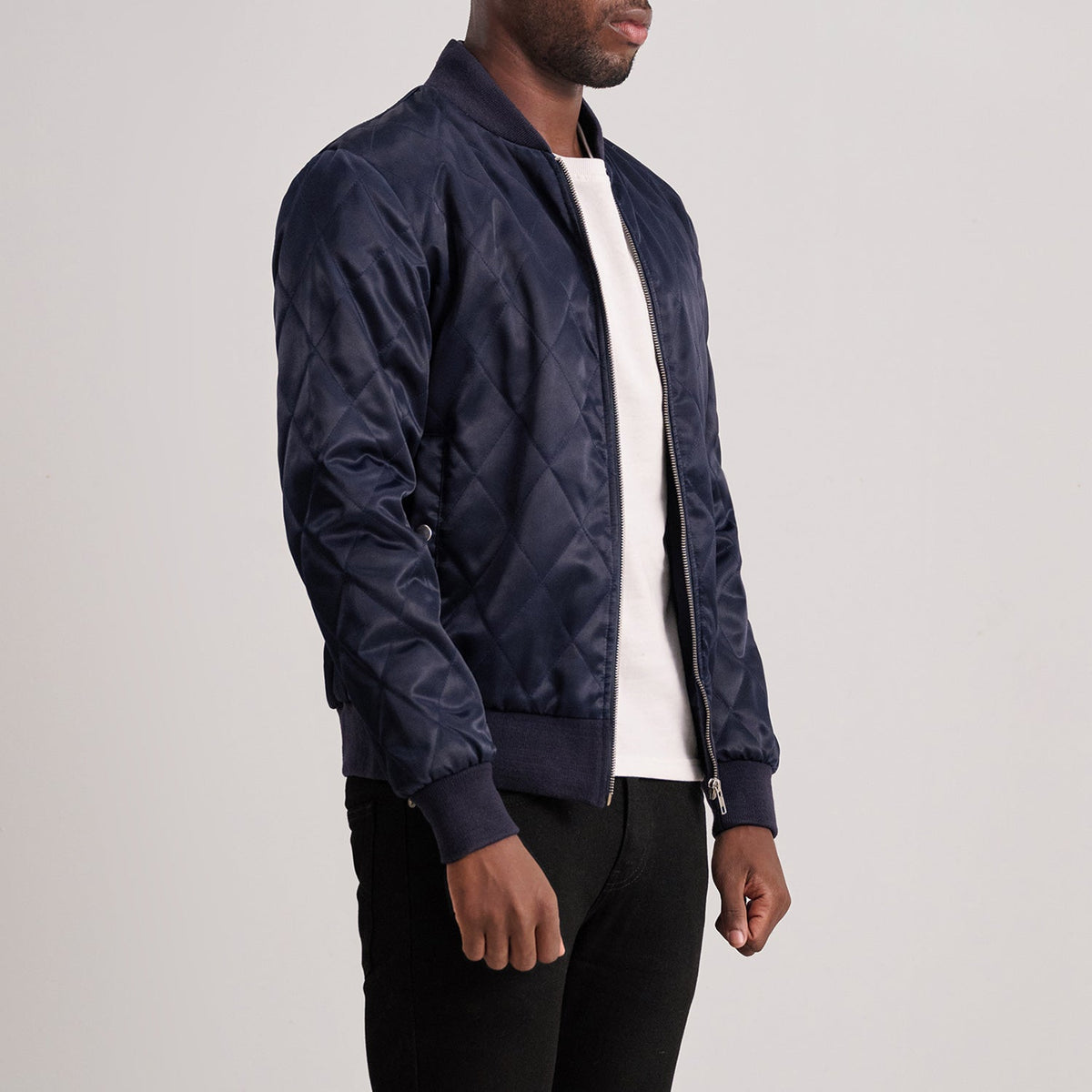 Blue Satin Varsity Jacket - Vista trasera con ajuste entallado en hombros y bajo impecable